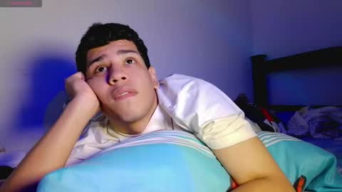 Snapshot of santiago_foxx chatting on 02.08.26 santi online show from 02.08.26