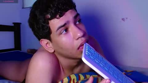 Snapshot of santiago_foxx chatting on 02.19.26 santi online show from 02.19.26