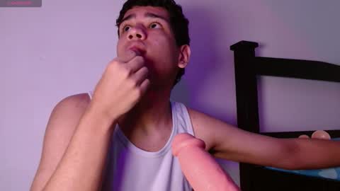 Snapshot of santiago_foxx chatting on 02.24.26 santi online show from 02.24.26