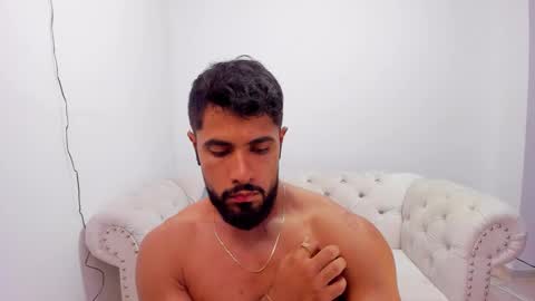 santiago_huntt online show from 12.12.24