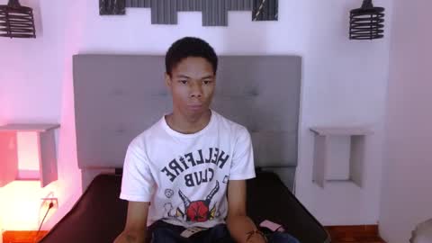 Snapshot of santiago_ortiz chatting on 02.23.26 Santiiiiii online show from 02.23.26