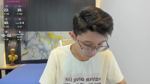 santiago_russo18 online show from 09.27.25