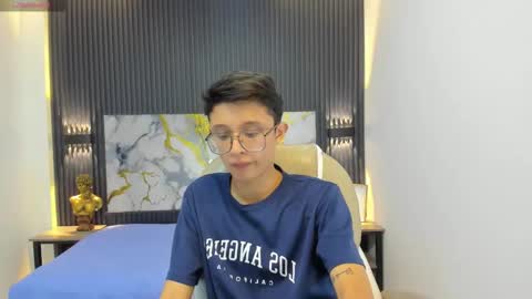 santiago_russo18 online show from 09.28.25