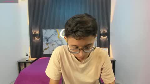 santiago_russo18 online show from 02.14.26