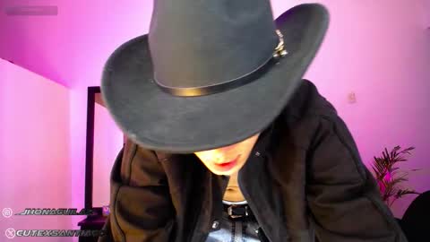 Snapshot of santiagocutex chatting on 10.14.25 SANTAGO online show from 10.14.25