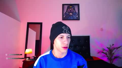 Snapshot of santiagocutex chatting on 10.25.25 SANTAGO online show from 10.25.25