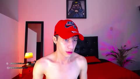 Snapshot of santiagocutex chatting on 10.29.25 SANTAGO online show from 10.29.25