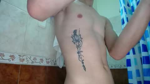 Snapshot of santiagocutex chatting on 11.10.25 SANTAGO online show from 11.10.25