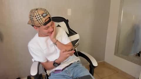 Julius Novachrono  online show from 10.03.25