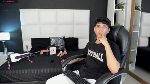 Santiago Carrington online show from 12.05.24