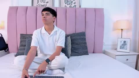 Santiago Carrington online show from 03.13.26