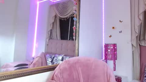 Saori Evans  online show from 11.08.25