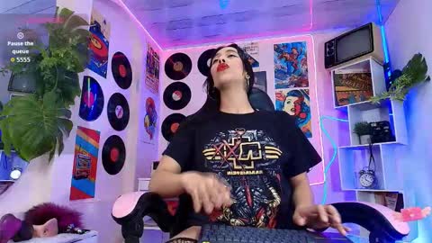 Snapshot of saori_katusmi chatting on 10.21.25 Tatiana online show from 10.21.25