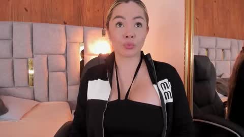 Saori  online show from 10.18.25