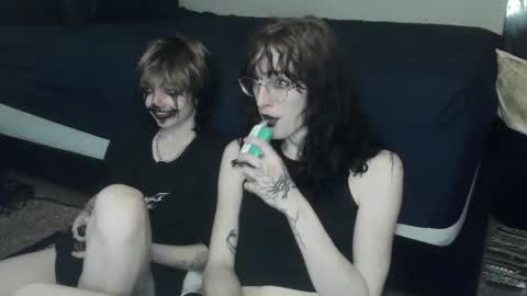 Snapshot of sapphicvoid chatting on 03.12.25 Jade online show from 03.12.25