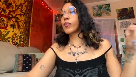 Snapshot of sapphire_honest chatting on 12.18.24 sapphire online show from 12.18.24