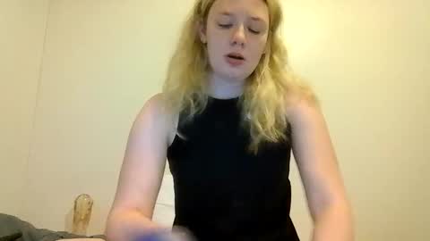 Snapshot of sara9920 chatting on 04.19.26 sara9920 online show from 04.19.26