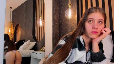 Snapshot of sara__jones_ chatting on 12.27.24 sara__jones_ online show from 12.27.24