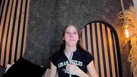Snapshot of sara__jones_ chatting on 12.29.24 sara__jones_ online show from 12.29.24