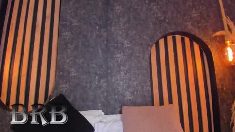 Snapshot of sara__jones_ chatting on 12.31.24 sara__jones_ online show from 12.31.24