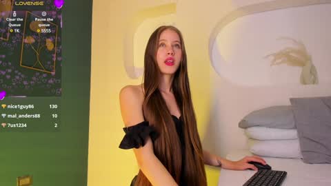 Snapshot of sara__jones_ chatting on 01.22.25 sara__jones_ online show from 01.22.25