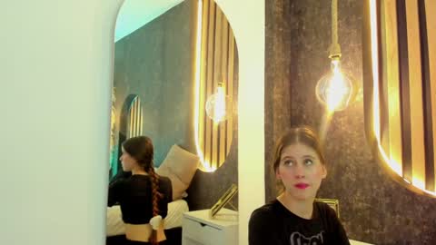 Snapshot of sara__jones_ chatting on 01.27.25 sara__jones_ online show from 01.27.25
