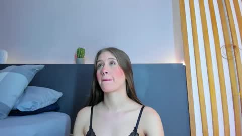 Snapshot of sara__jones_ chatting on 09.18.25 sara__jones_ online show from 09.18.25