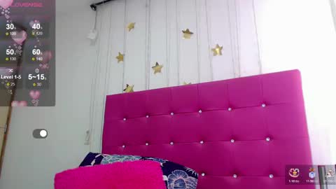 Snapshot of sara_arias00 chatting on 11.12.25 Sara online show from 11.12.25