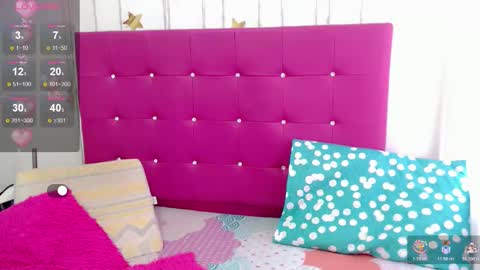 Snapshot of sara_arias00 chatting on 12.15.25 Sara online show from 12.15.25