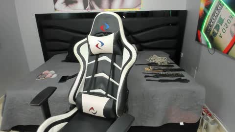 Snapshot of sara_bdsm chatting on 11.02.25 sara_bdsm online show from 11.02.25