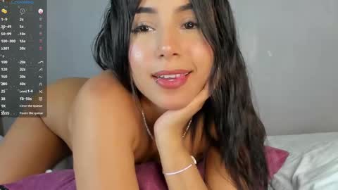 Snapshot of sara_castro24 chatting on 12.30.24 Sara online show from 12.30.24