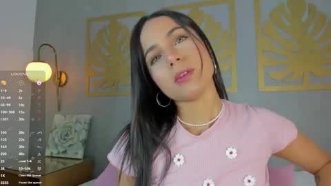 Snapshot of sara_castro24 chatting on 02.18.25 Sara online show from 02.18.25