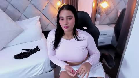 Snapshot of sara_channel_ chatting on 02.05.26 SARA online show from 02.05.26