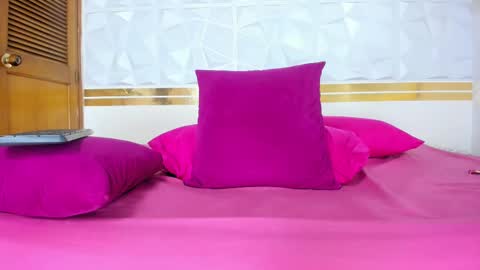 Snapshot of sara_collinnss chatting on 01.17.25 Sara Collins online show from 01.17.25