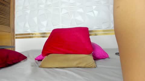 Snapshot of sara_collinnss chatting on 02.05.25 Sara Collins online show from 02.05.25