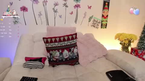 Snapshot of sara_crowe chatting on 01.06.25 Sara Crowe online show from 01.06.25