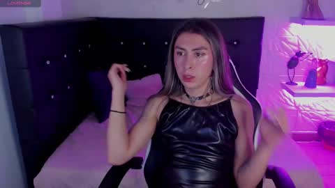 Sara Davina online show from 01.04.25