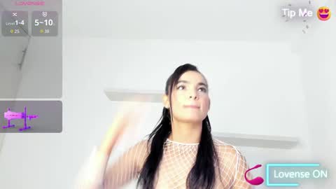 Snapshot of sara_evans01 chatting on 10.06.25 sara online show from 10.06.25