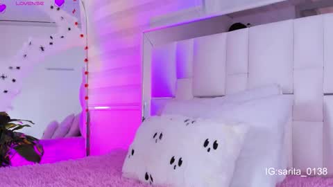 Snapshot of sara_goddess01 chatting on 10.31.25 Sara online show from 10.31.25