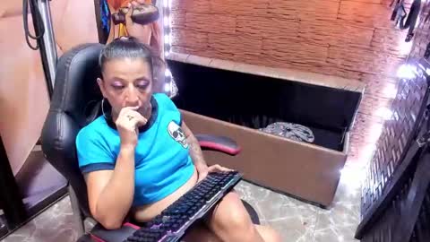 Snapshot of sara_hot_2 chatting on 12.21.24 no limits sarah online show from 12.21.24