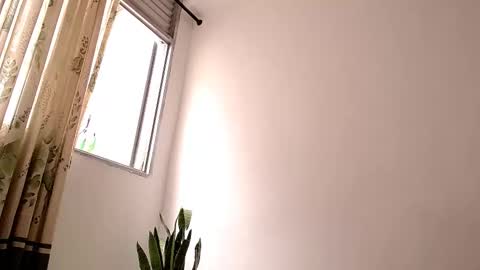 sara_johnson__ online show from 10.01.25