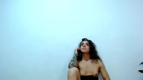 sara_johnson__ online show from 10.17.25