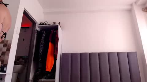 sara_johnson__ online show from 06.22.26