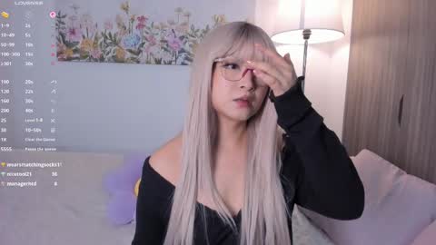 Snapshot of sara_kim_ chatting on 10.04.25 Sara new account give me thomb up Follow me help me reach 15k followers again online show from 10.04.25