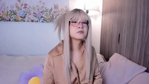 Snapshot of sara_kim_ chatting on 10.12.25 Sara new account give me thomb up Follow me help me reach 15k followers again online show from 10.12.25