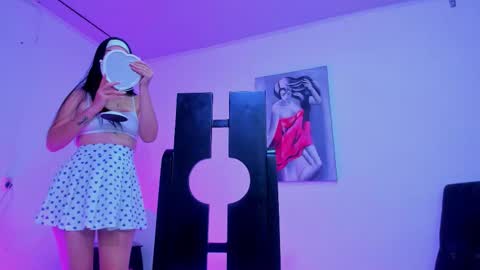 Snapshot of sara_leenn chatting on 10.25.25 online show from 10.25.25