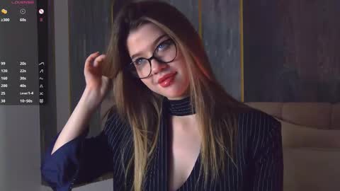 Snapshot of sara_lewiis chatting on 10.06.25 Sara online show from 10.06.25