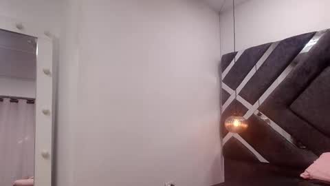 Snapshot of sara_lopee1 chatting on 09.30.25 sara_lopee1 online show from 09.30.25