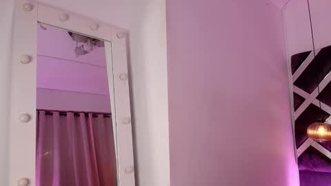 Snapshot of sara_lopee1 chatting on 10.15.25 sara_lopee1 online show from 10.15.25