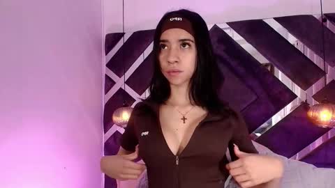 Snapshot of sara_lopee1 chatting on 10.22.25 sara_lopee1 online show from 10.22.25